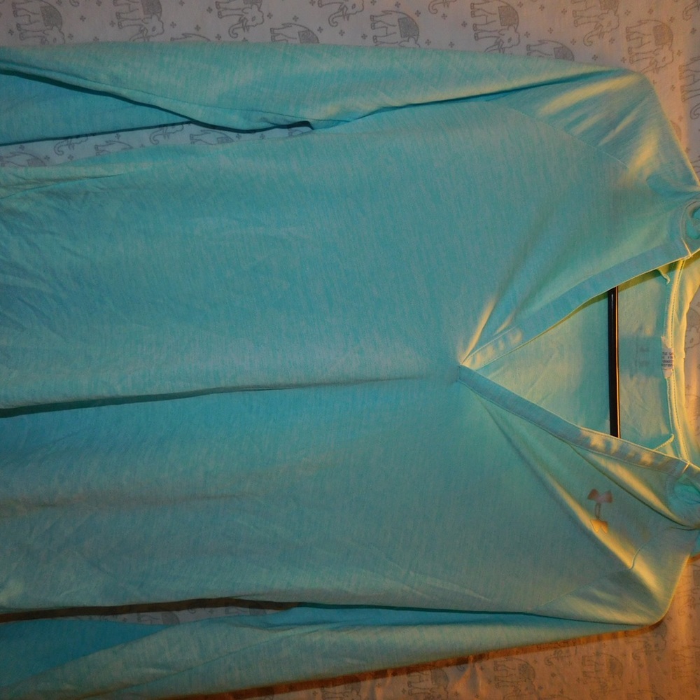 blue under armour shirt long sleeved with hood